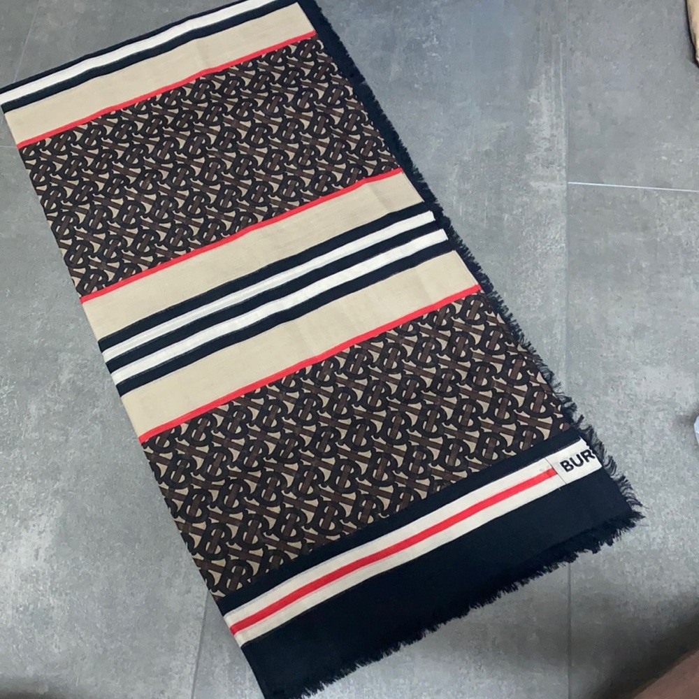 Authentic BNWT Burberry TB Scarf 140X140 Wool and Silk